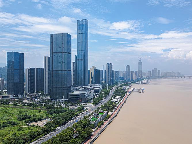 到2035年实现经济实力,科技实力,综合实力大幅跃升,经济总量跻身经济